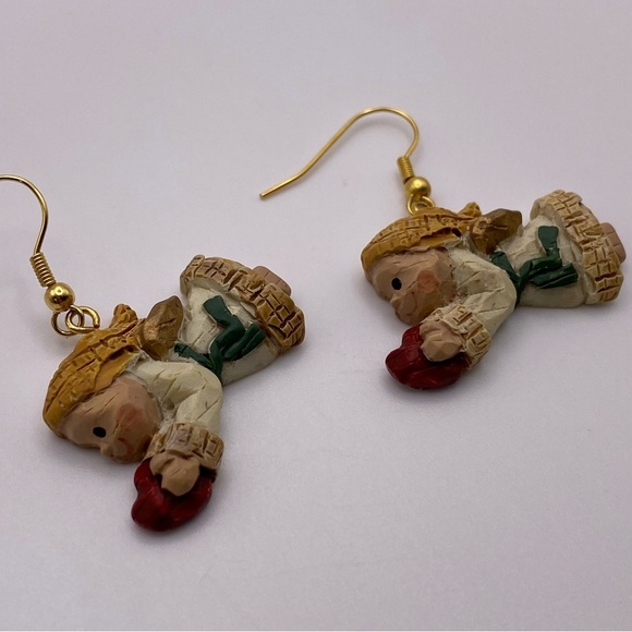 Vintage Angels Carrying Hearts Earrings - Picture 6 of 8